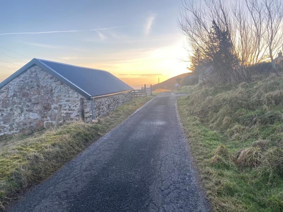 Piper'S Cave Bed And Breakfast Helmsdale Exterior photo